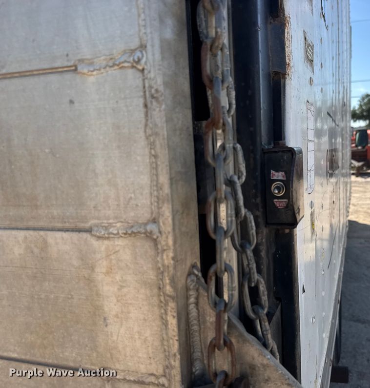 image for item EM8158 1998 Ford E350 box truck