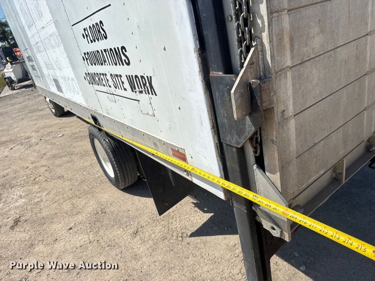 image for item EM8158 1998 Ford E350 box truck