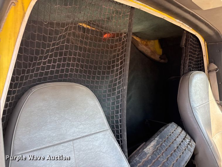 image for item EM8158 1998 Ford E350 box truck