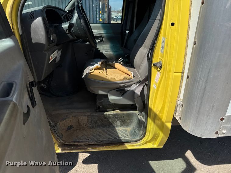 image for item EM8158 1998 Ford E350 box truck