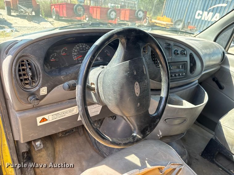 image for item EM8158 1998 Ford E350 box truck