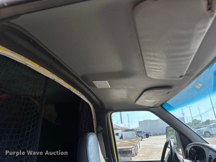 image for item EM8158 1998 Ford E350 box truck