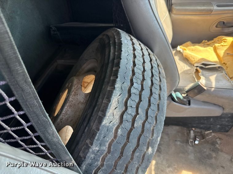 image for item EM8158 1998 Ford E350 box truck