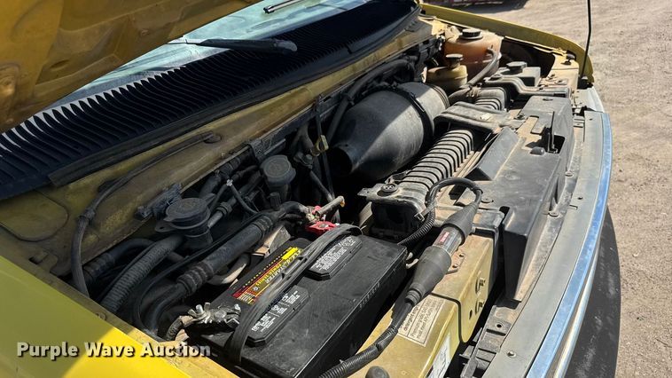 image for item EM8158 1998 Ford E350 box truck
