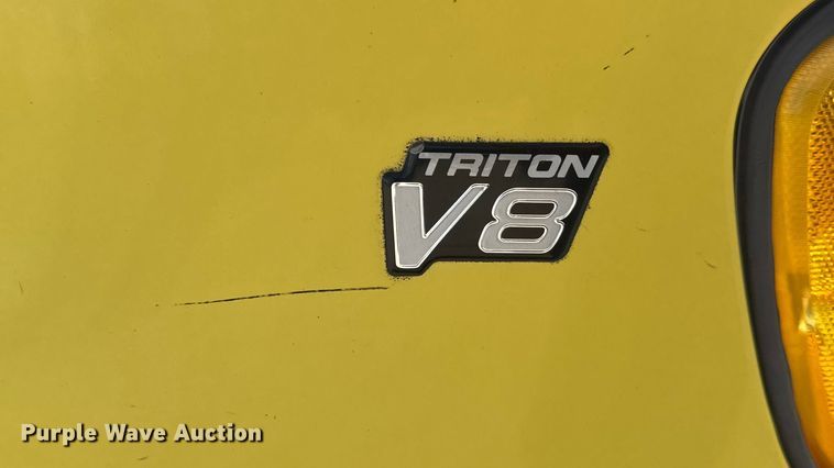 image for item EM8158 1998 Ford E350 box truck