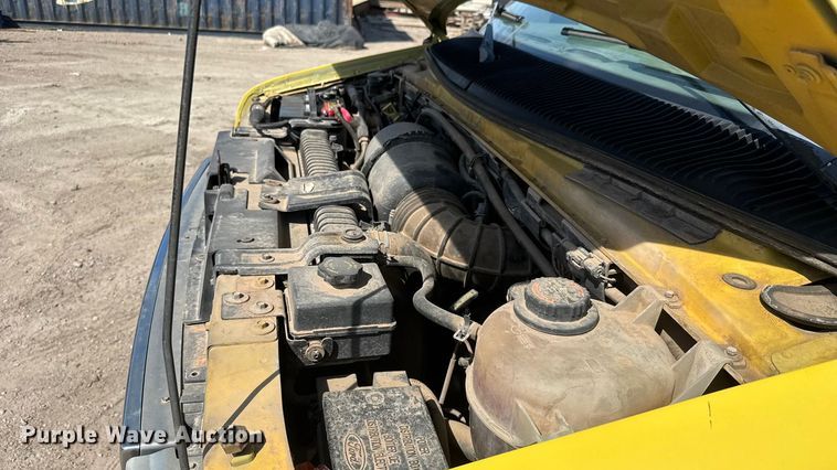 image for item EM8158 1998 Ford E350 box truck