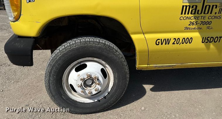 image for item EM8158 1998 Ford E350 box truck