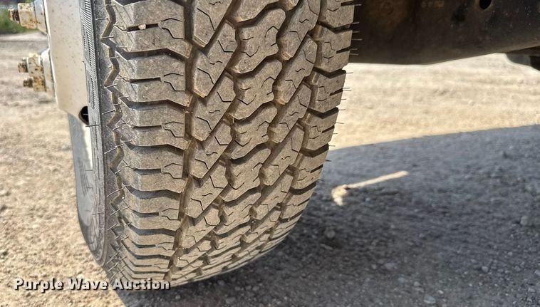 image for item EM8158 1998 Ford E350 box truck