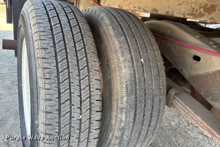 image for item EM8158 1998 Ford E350 box truck