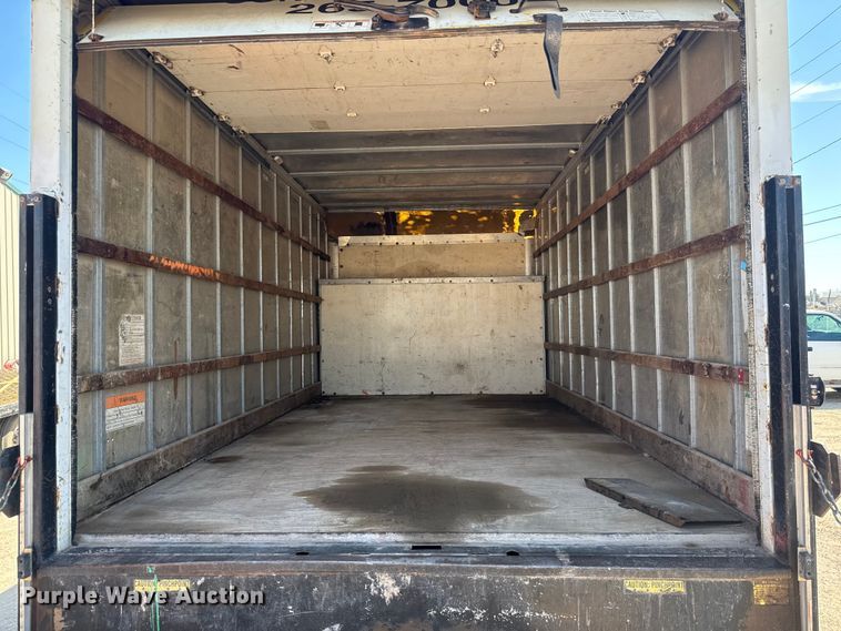 image for item EM8158 1998 Ford E350 box truck