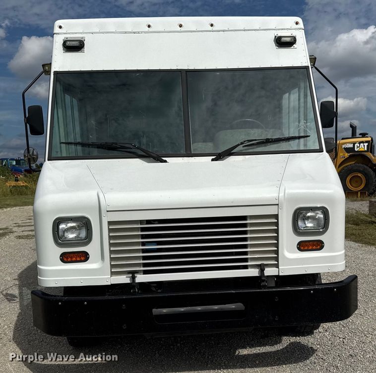 image for item EM8196 2015 Freightliner MT55 delivery van