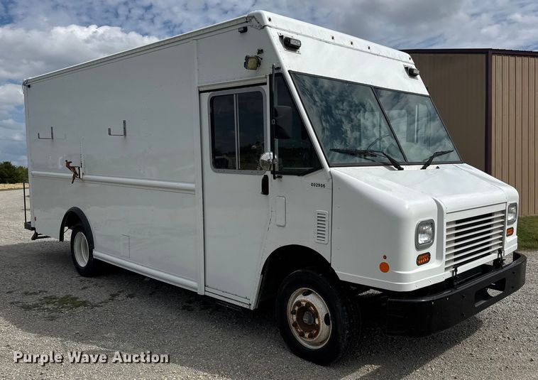 image for item EM8196 2015 Freightliner MT55 delivery van