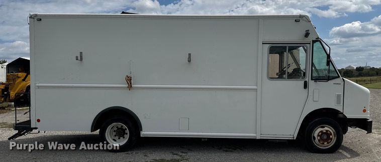 image for item EM8196 2015 Freightliner MT55 delivery van