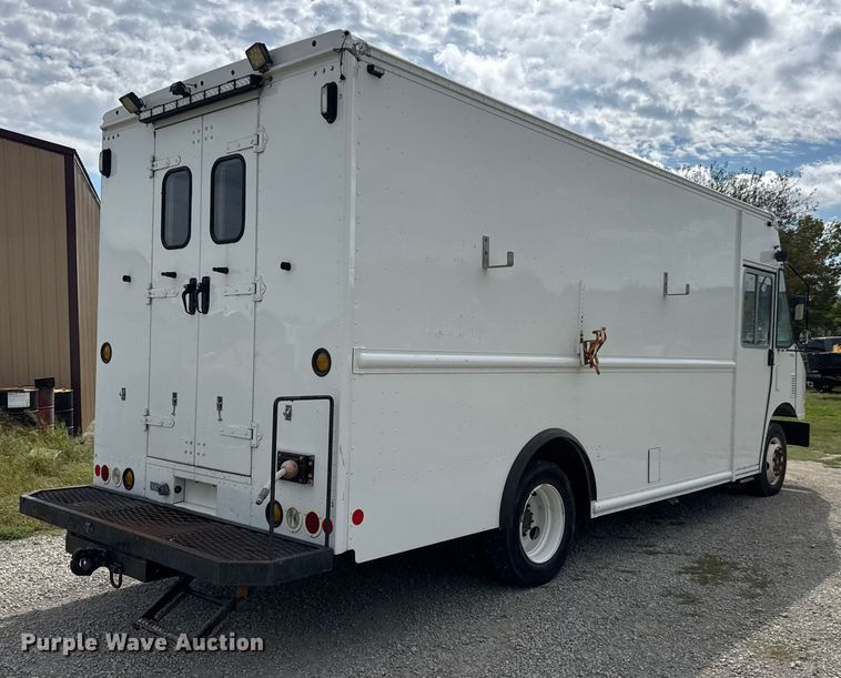 image for item EM8196 2015 Freightliner MT55 delivery van