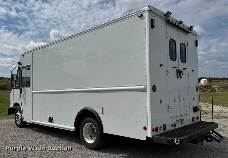 image for item EM8196 2015 Freightliner MT55 delivery van