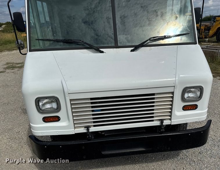 image for item EM8196 2015 Freightliner MT55 delivery van