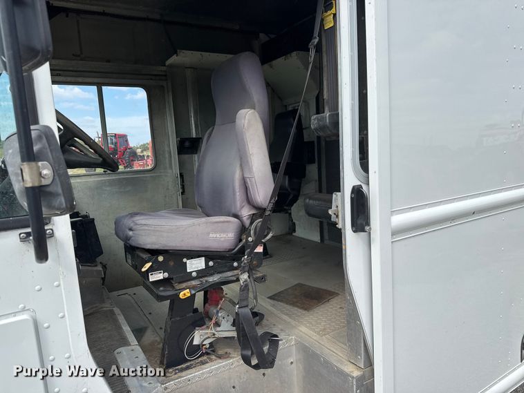 image for item EM8196 2015 Freightliner MT55 delivery van