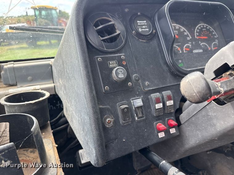 image for item EM8196 2015 Freightliner MT55 delivery van