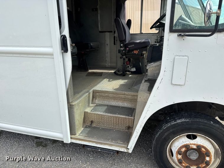 image for item EM8196 2015 Freightliner MT55 delivery van