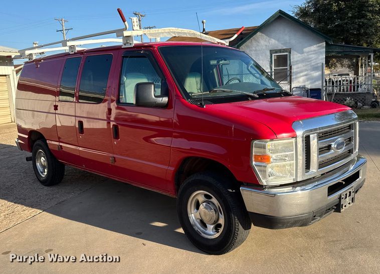 image for item EM8256 2008 Ford E350 Super Duty van