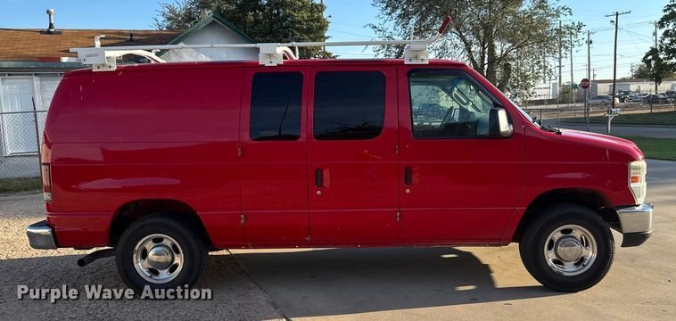 image for item EM8256 2008 Ford E350 Super Duty van