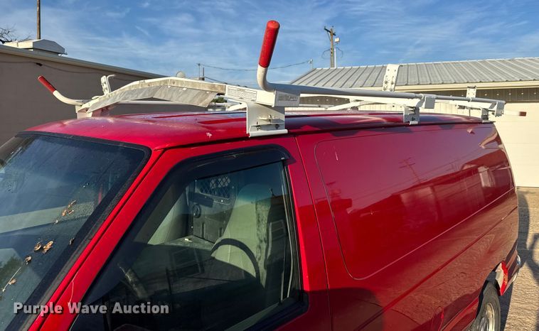 image for item EM8256 2008 Ford E350 Super Duty van