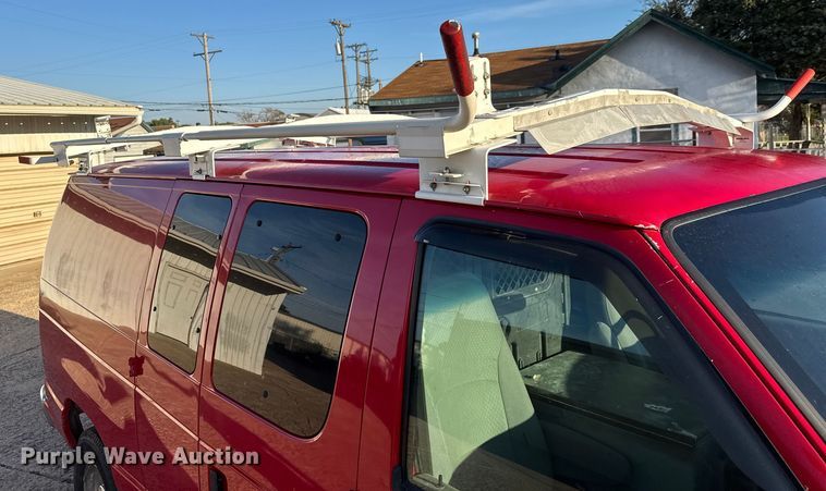 image for item EM8256 2008 Ford E350 Super Duty van