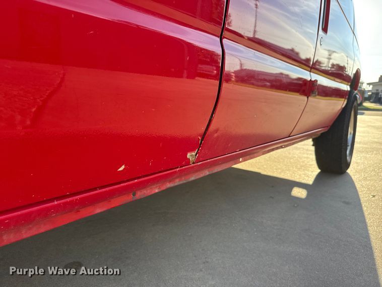 image for item EM8256 2008 Ford E350 Super Duty van