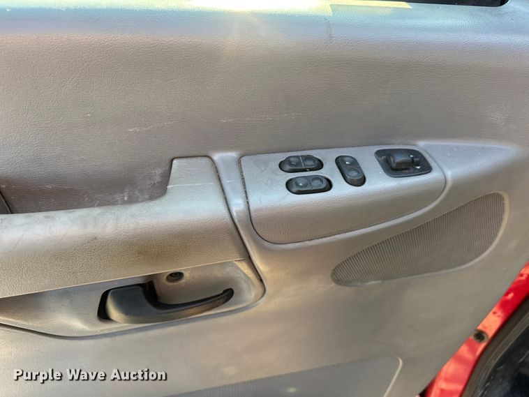 image for item EM8256 2008 Ford E350 Super Duty van