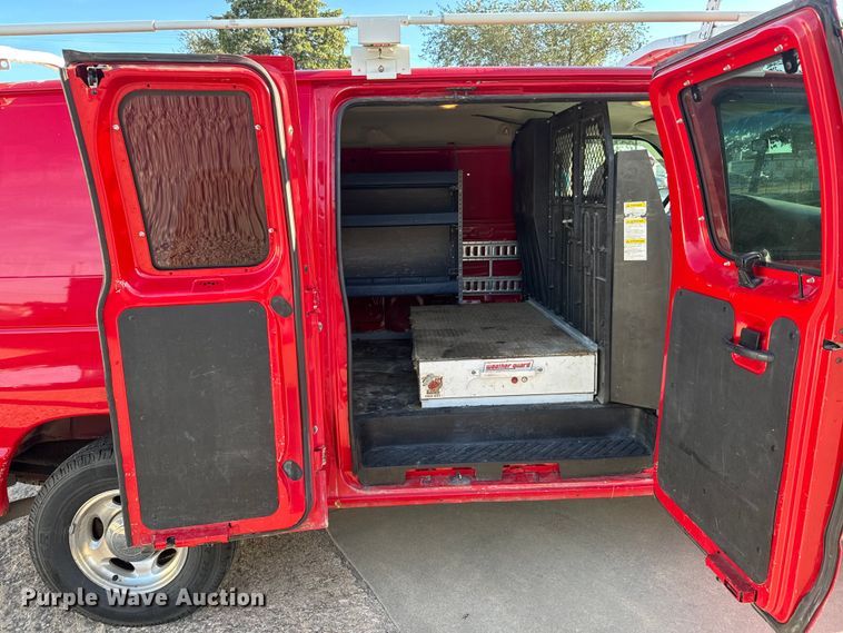 image for item EM8256 2008 Ford E350 Super Duty van