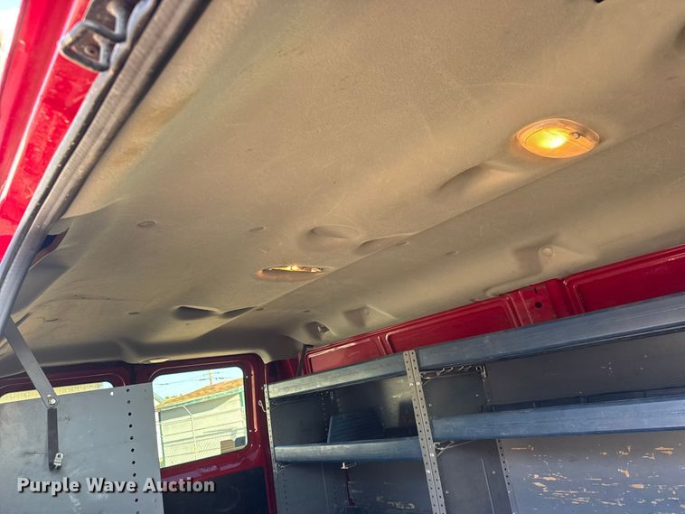 image for item EM8256 2008 Ford E350 Super Duty van