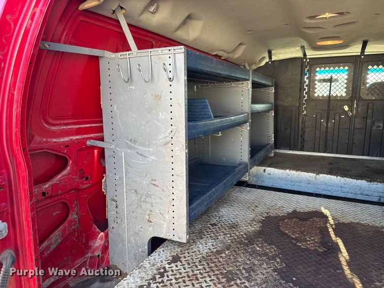 image for item EM8256 2008 Ford E350 Super Duty van