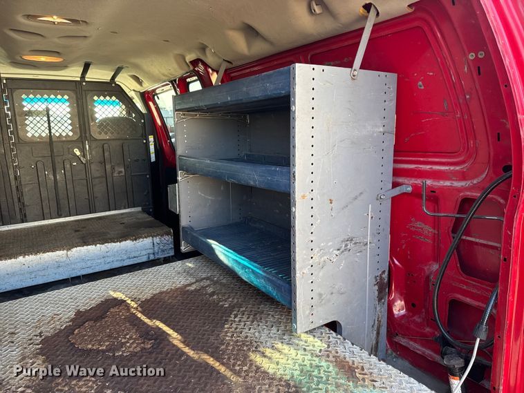 image for item EM8256 2008 Ford E350 Super Duty van