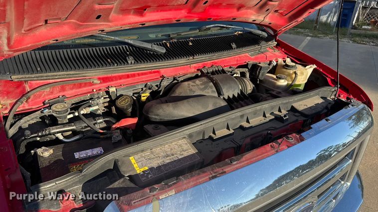 image for item EM8256 2008 Ford E350 Super Duty van