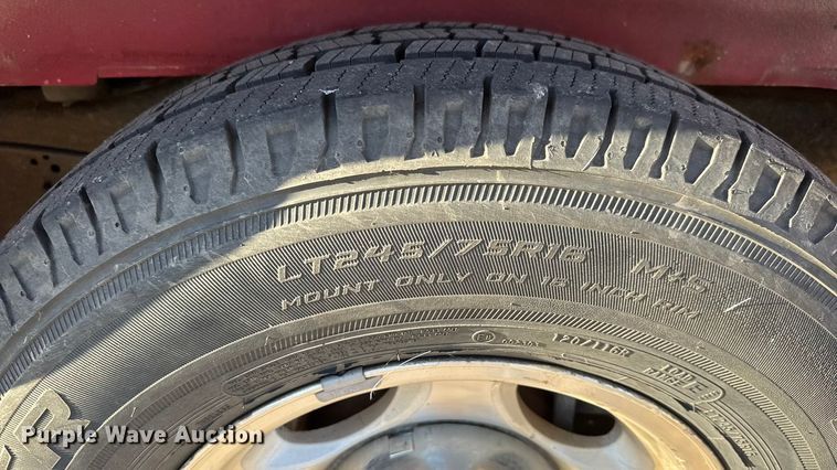 image for item EM8256 2008 Ford E350 Super Duty van