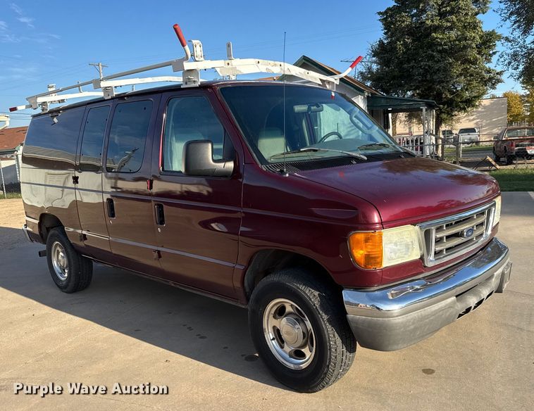image for item EM8257 2007 Ford E350 Super Duty van