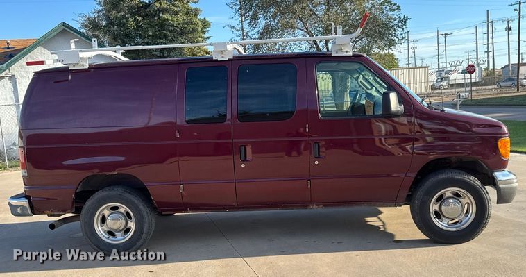 image for item EM8257 2007 Ford E350 Super Duty van