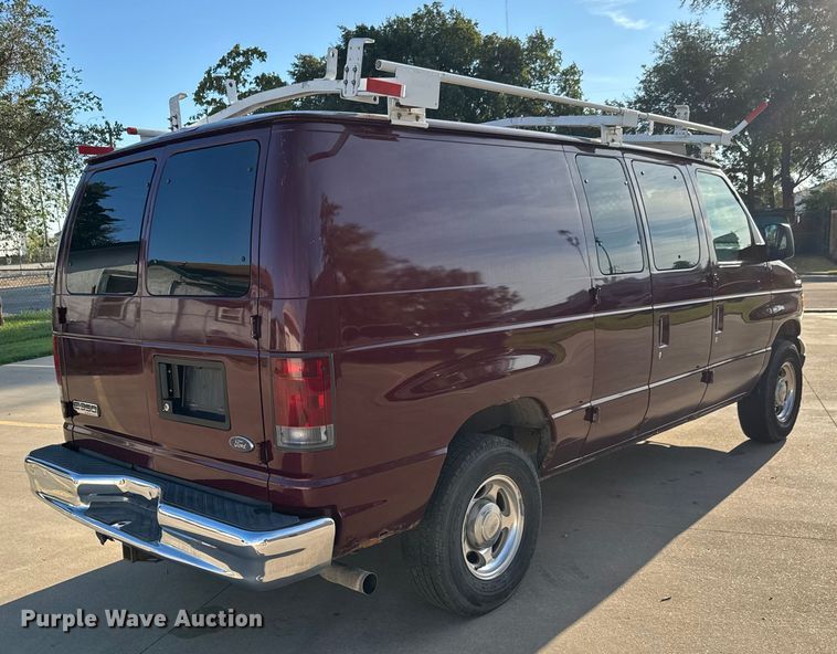 image for item EM8257 2007 Ford E350 Super Duty van