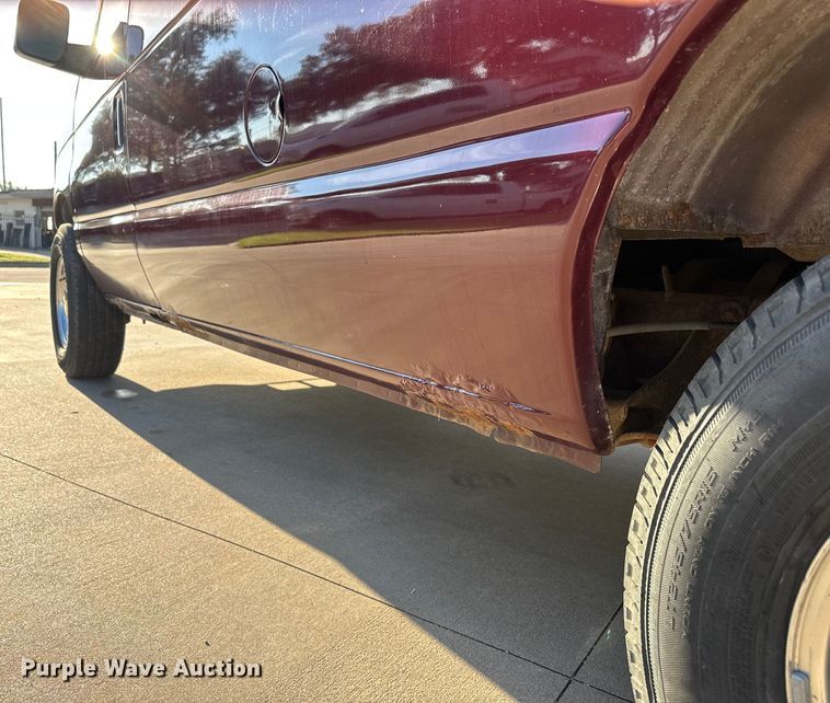 image for item EM8257 2007 Ford E350 Super Duty van