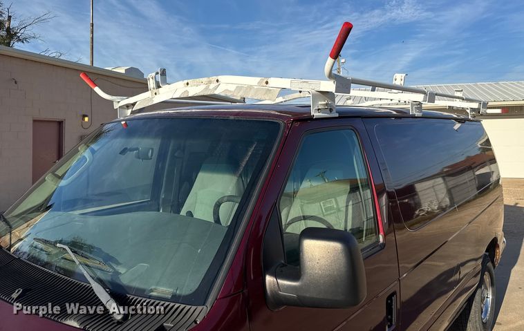 image for item EM8257 2007 Ford E350 Super Duty van