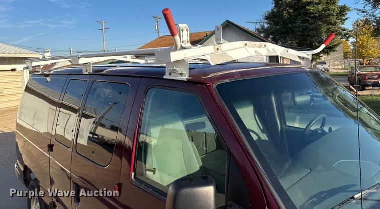 image for item EM8257 2007 Ford E350 Super Duty van