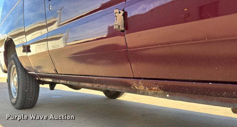 image for item EM8257 2007 Ford E350 Super Duty van