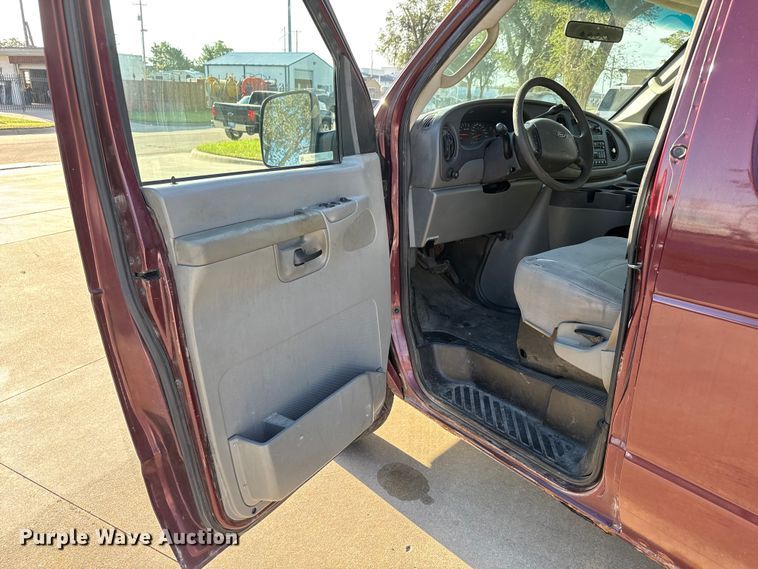 image for item EM8257 2007 Ford E350 Super Duty van