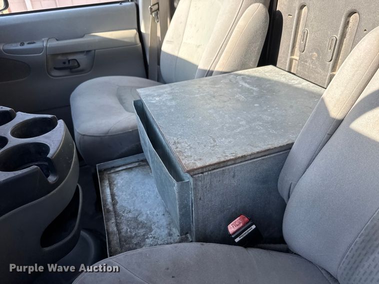 image for item EM8257 2007 Ford E350 Super Duty van