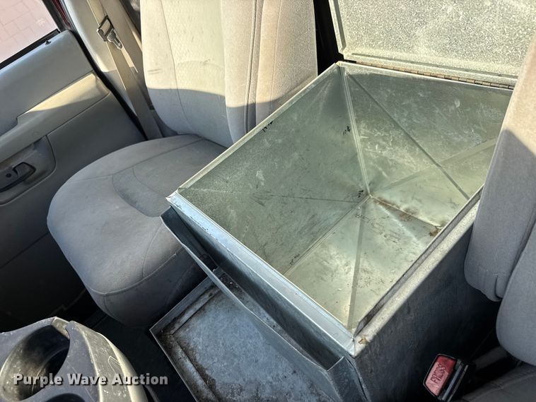 image for item EM8257 2007 Ford E350 Super Duty van