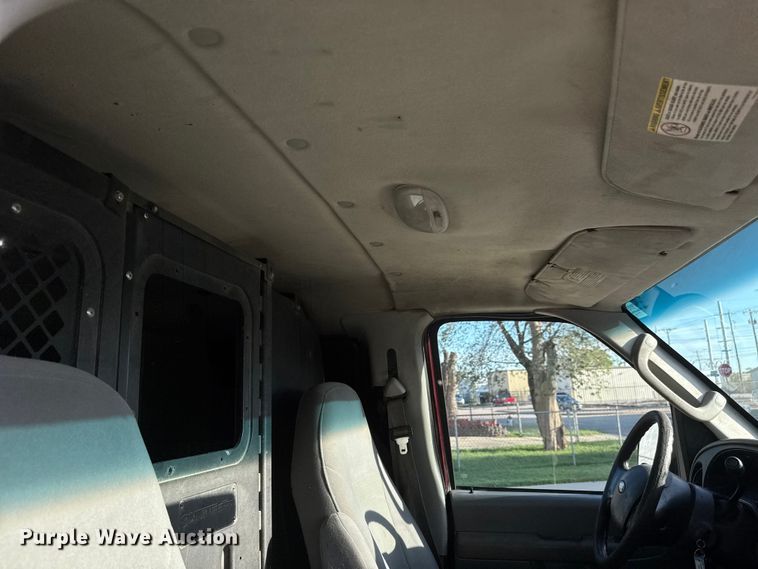 image for item EM8257 2007 Ford E350 Super Duty van