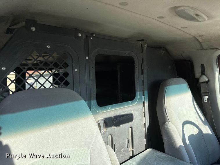 image for item EM8257 2007 Ford E350 Super Duty van