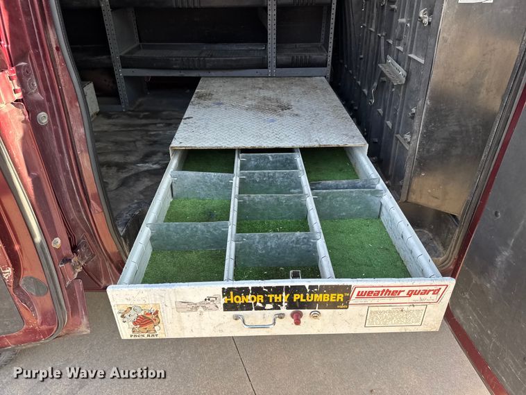 image for item EM8257 2007 Ford E350 Super Duty van