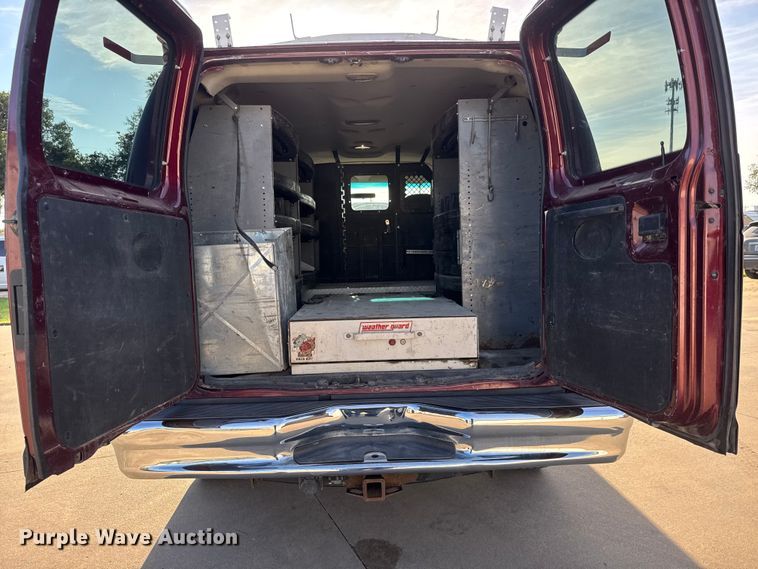 image for item EM8257 2007 Ford E350 Super Duty van