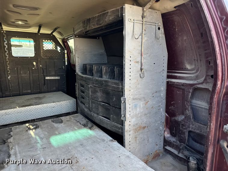 image for item EM8257 2007 Ford E350 Super Duty van